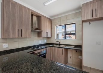 No 1 Rooibos Street, Brackendowns, Gauteng, 2 Bedrooms Bedrooms, 0 ,2 BathroomsBathrooms,Apartment,For Sale,No 1 Rooibos Street,0,1607