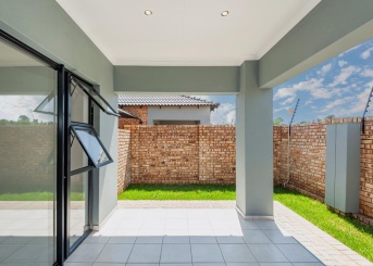 No 1 Rooibos Street, Brackendowns, Gauteng, 2 Bedrooms Bedrooms, 0 ,2 BathroomsBathrooms,Apartment,For Sale,No 1 Rooibos Street,0,1607