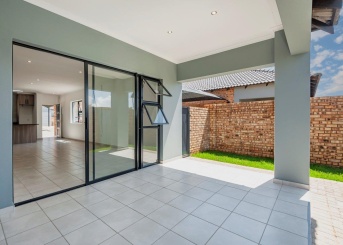 No 1 Rooibos Street, Brackendowns, Gauteng, 2 Bedrooms Bedrooms, 0 ,2 BathroomsBathrooms,Apartment,For Sale,No 1 Rooibos Street,0,1607