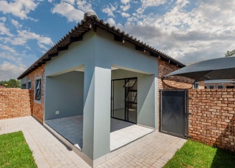 No 1 Rooibos Street, Brackendowns, Gauteng, 2 Bedrooms Bedrooms, 0 ,2 BathroomsBathrooms,Apartment,For Sale,No 1 Rooibos Street,0,1607