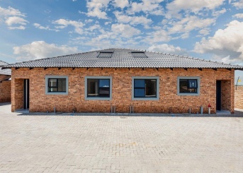 No 1 Rooibos Street, Brackendowns, Gauteng, 2 Bedrooms Bedrooms, 0 ,2 BathroomsBathrooms,Apartment,For Sale,No 1 Rooibos Street,0,1607