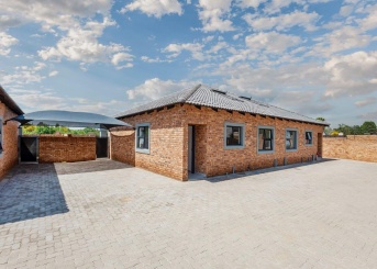 No 1 Rooibos Street, Brackendowns, Gauteng, 2 Bedrooms Bedrooms, 0 ,2 BathroomsBathrooms,Apartment,For Sale,No 1 Rooibos Street,0,1607