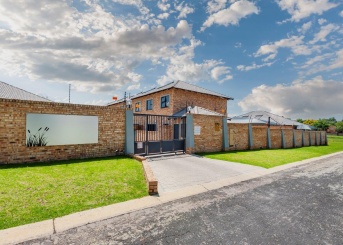 No 1 Rooibos Street, Brackendowns, Gauteng, 2 Bedrooms Bedrooms, 0 ,2 BathroomsBathrooms,Apartment,For Sale,No 1 Rooibos Street,0,1607