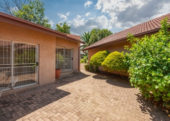 Leslie Crescent, Randhart, Gauteng, 4 Bedrooms Bedrooms, 0 ,2 BathroomsBathrooms,House,For Sale,Leslie Crescent ,0,1621