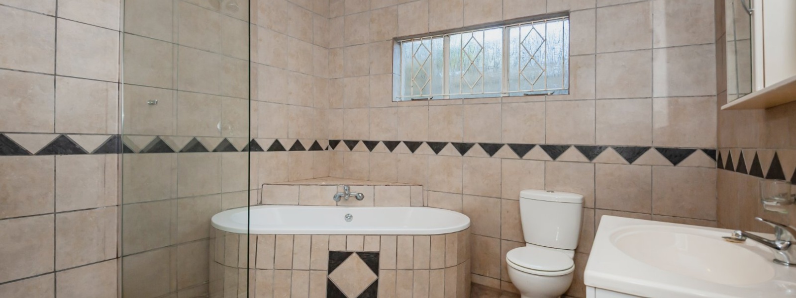 Leslie Crescent, Randhart, Gauteng, 4 Bedrooms Bedrooms, 0 ,2 BathroomsBathrooms,House,For Sale,Leslie Crescent ,0,1621