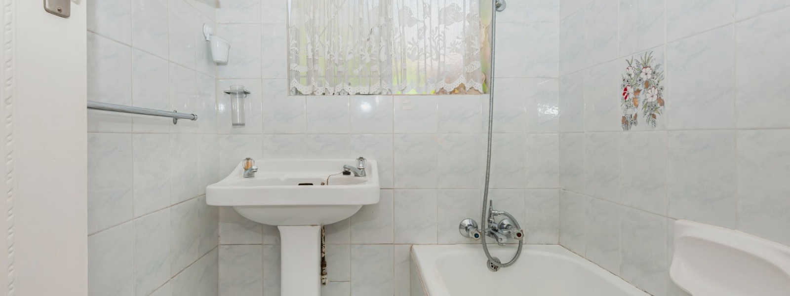 Leslie Crescent, Randhart, Gauteng, 4 Bedrooms Bedrooms, 0 ,2 BathroomsBathrooms,House,For Sale,Leslie Crescent ,0,1621