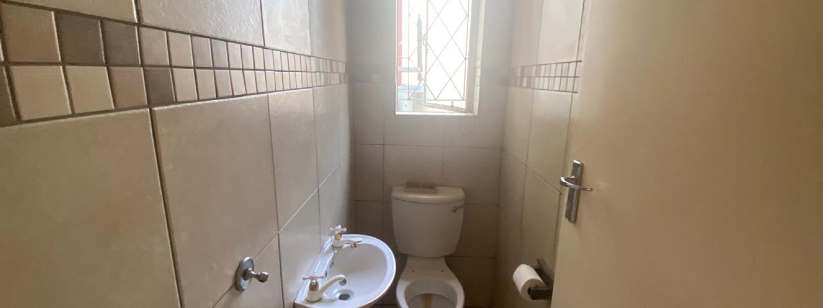 Venter Street, Randhart, Gauteng, 3 Bedrooms Bedrooms, 0 ,1 BathroomBathrooms,Apartment,For Sale,Venter Street,0,1648