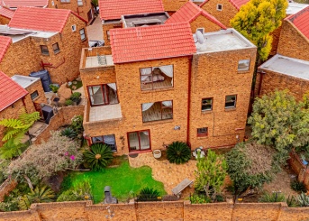 Soetdoring Avenue, Bassonia, Gauteng, 3 Bedrooms Bedrooms, 0 ,3.5 BathroomsBathrooms,House,For Sale,Soetdoring Avenue,0,1654 Soetdoring Avenue, Bassonia, Gauteng, 3 Bedrooms Bedrooms, 0 ,3.5 BathroomsBathrooms,House,For Sale,Soetdoring Avenue,0,1654