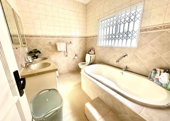 Reading Country Golf Estate, New Redruth, Gauteng, 4 Bedrooms Bedrooms, 0 ,2 BathroomsBathrooms,House,For Sale,Reading Country Golf Estate,0,1655