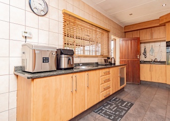Selwyn Crescent, Randhart, Gauteng, 4 Bedrooms Bedrooms, 0 ,2 BathroomsBathrooms,House,For Sale,Selwyn Crescent,0,1662