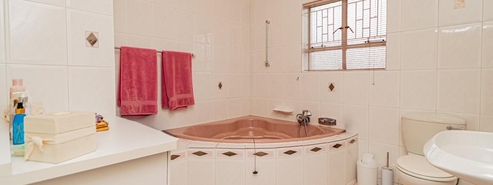 Selwyn Crescent, Randhart, Gauteng, 4 Bedrooms Bedrooms, 0 ,2 BathroomsBathrooms,House,For Sale,Selwyn Crescent,0,1662