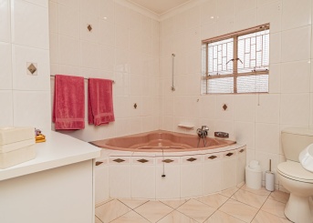 Selwyn Crescent, Randhart, Gauteng, 4 Bedrooms Bedrooms, 0 ,2 BathroomsBathrooms,House,For Sale,Selwyn Crescent,0,1662