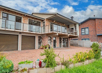Mossel Bay, Western Cape, 3 Bedrooms Bedrooms, 0 ,3.5 BathroomsBathrooms,House,For Sale,0,1668