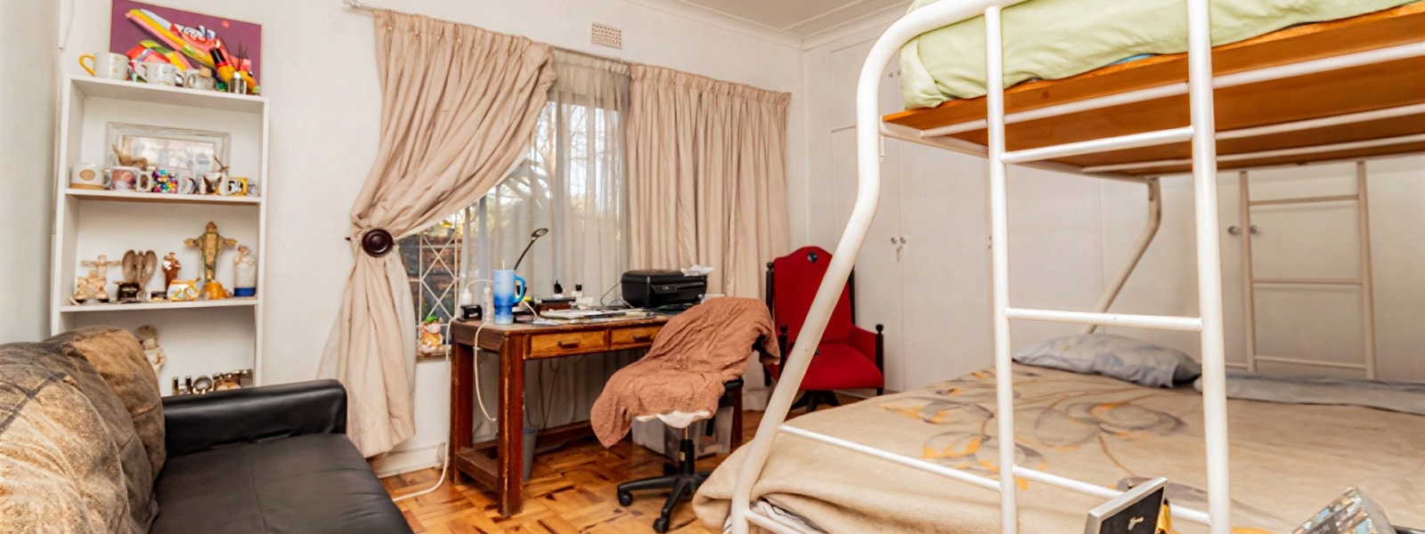 23 Goldwing Street, Raceview, Gauteng, 4 Bedrooms Bedrooms, 0 ,2 BathroomsBathrooms,House,For Sale,23 Goldwing Street ,0,1670