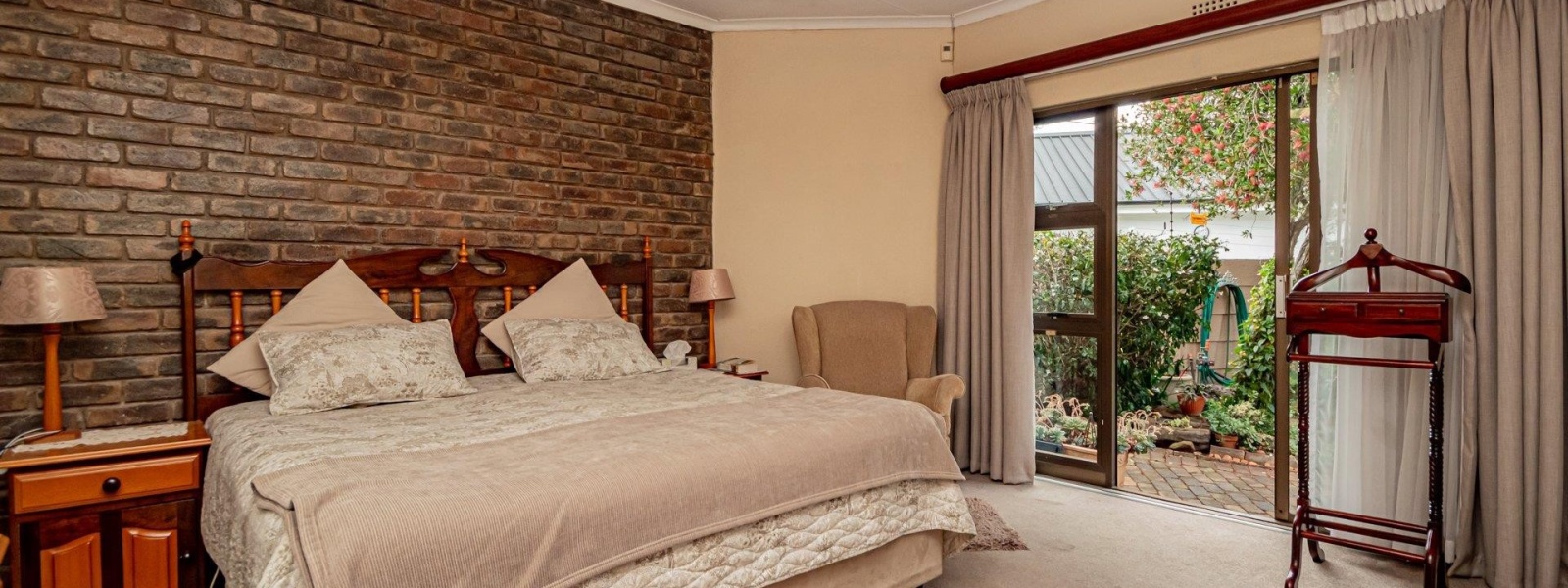 Kristal Crescent, Randhart, Gauteng, 4 Bedrooms Bedrooms, 0 ,2 BathroomsBathrooms,House,For Sale,Kristal Crescent ,0,1676