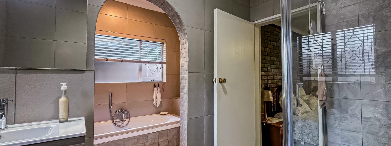 Kristal Crescent, Randhart, Gauteng, 4 Bedrooms Bedrooms, 0 ,2 BathroomsBathrooms,House,For Sale,Kristal Crescent ,0,1676