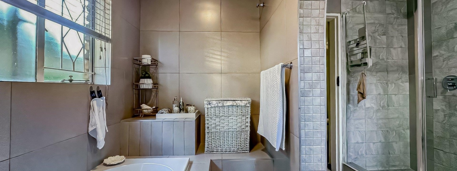 Kristal Crescent, Randhart, Gauteng, 4 Bedrooms Bedrooms, 0 ,2 BathroomsBathrooms,House,For Sale,Kristal Crescent ,0,1676