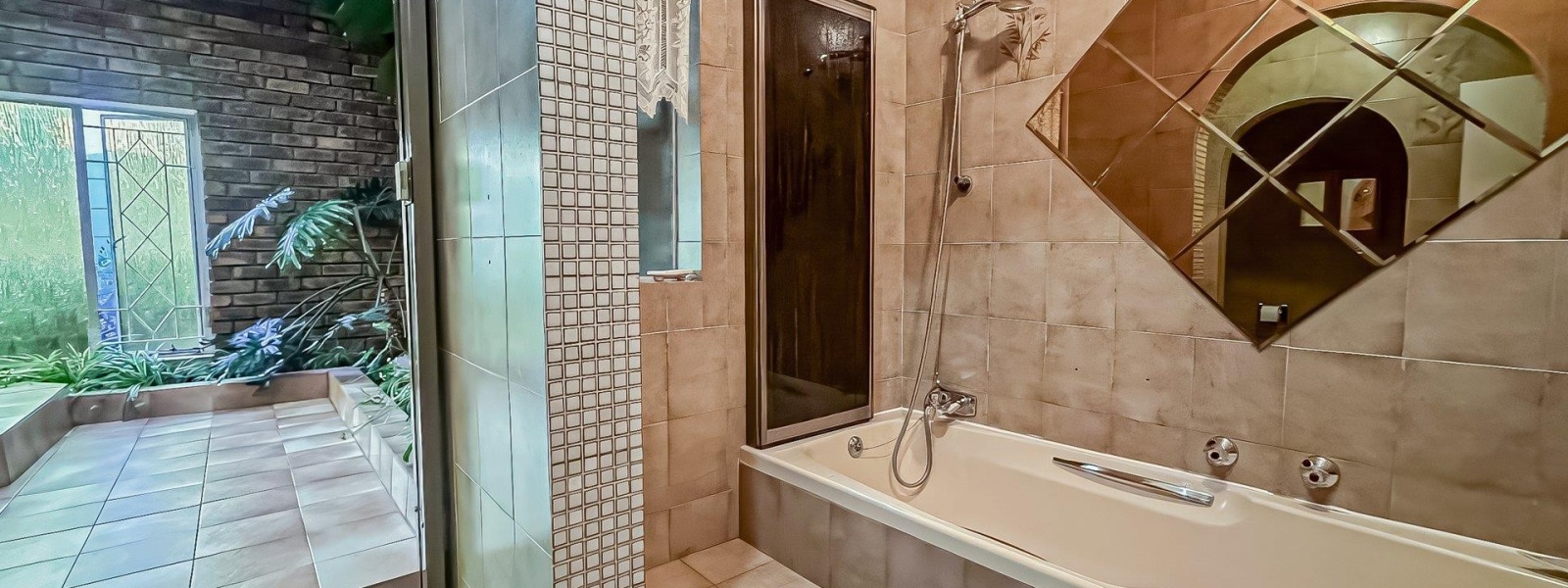 Kristal Crescent, Randhart, Gauteng, 4 Bedrooms Bedrooms, 0 ,2 BathroomsBathrooms,House,For Sale,Kristal Crescent ,0,1676