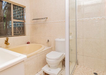 Rodene Avenue, Glenvista, Gauteng, 4 Bedrooms Bedrooms, 0 ,2.5 BathroomsBathrooms,House,For Sale,Rodene Avenue ,0,1677