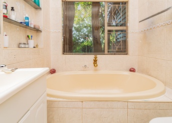 Rodene Avenue, Glenvista, Gauteng, 4 Bedrooms Bedrooms, 0 ,2.5 BathroomsBathrooms,House,For Sale,Rodene Avenue ,0,1677